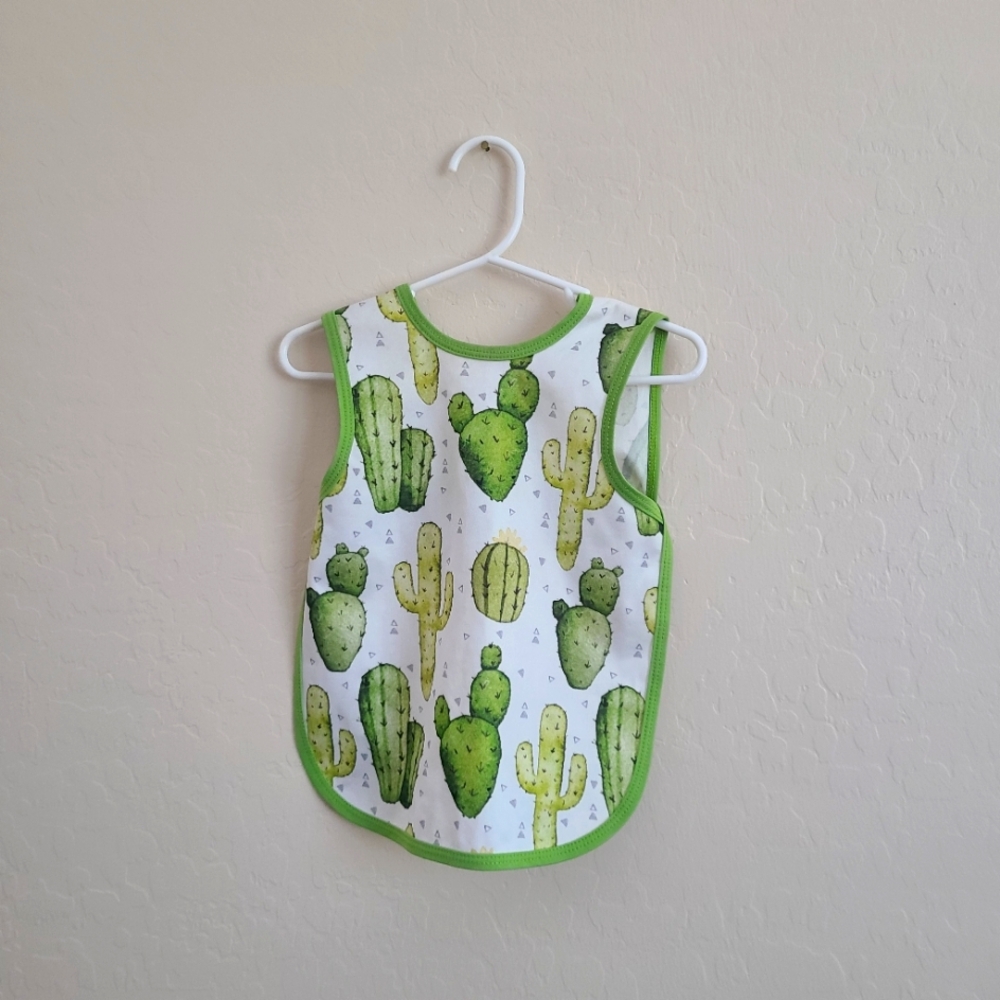 Bapron Baby 6m to 3t size. Cute cactus print